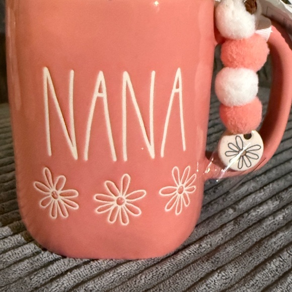 Rae Dunn 🩷 NANA Pink Ceramic Mug with white Daisy Design & Ornament- NWT - Picture 3 of 6